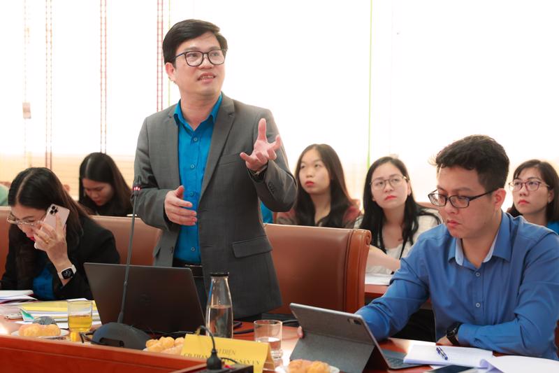 Ông Vũ Minh Tiến, Viện trưởng Viện Công nhân và Công đoàn chia sẻ về kết quả khảo sát về nguyện vọng của người lao động. Ảnh - Hải Nguyễn. 