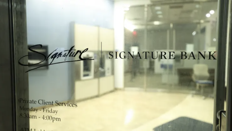 Lối vào trụ sở Signature Bank ở New York hôm 12/3 - Ảnh: Getty/CNBC.