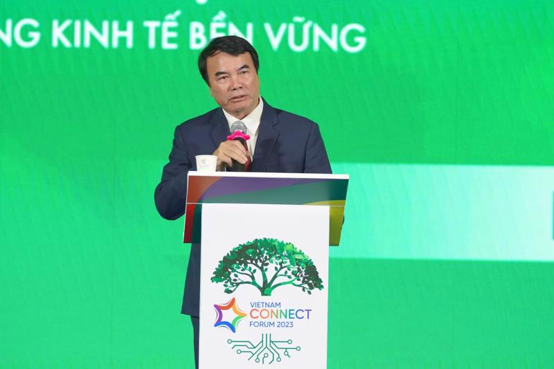 Chairman of the Lam Dong Provincial People’s Committee Pham S speaking at the Vietnam Connect 2023 forum.(Photo: VnEconomy)