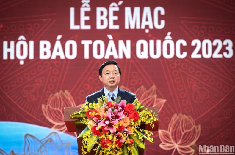 Phó Thủ tướng Trần Hồng Hà phát biểu tại Lễ bế mạc Hội Báo toàn quốc năm 2023. Ảnh: Thành Đạt.
