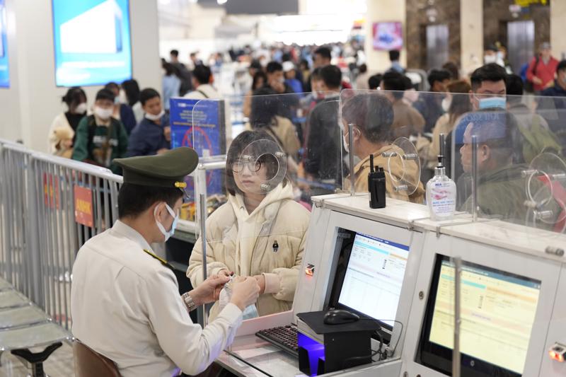 Dùng camera nhận diện khuôn mặt để làm thủ tục được thí điểm tại Cảng hàng không quốc tế Cát Bi.