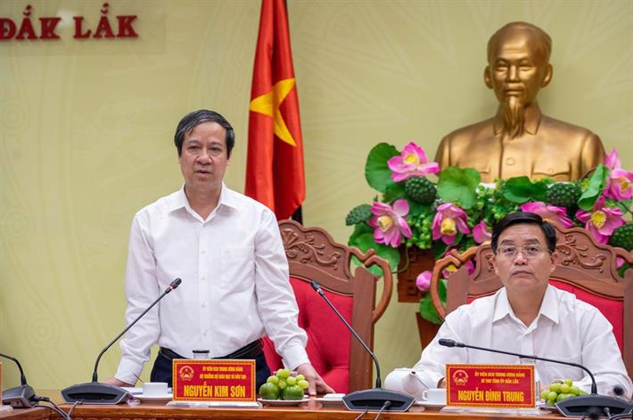 Bộ trưởng Nguyễn Kim Sơn phát biểu tại cuộc làm việc. Ảnh: Bộ Giáo dục và Đào tạo