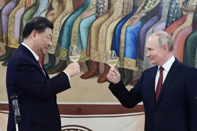 Tổng thống Nga Vladimir Putin (phải) tiếp Chủ tịch Trung Quốc Tập Cận Bình tại điện Kremlin hôm 21/3 - Ảnh: Sputnik.