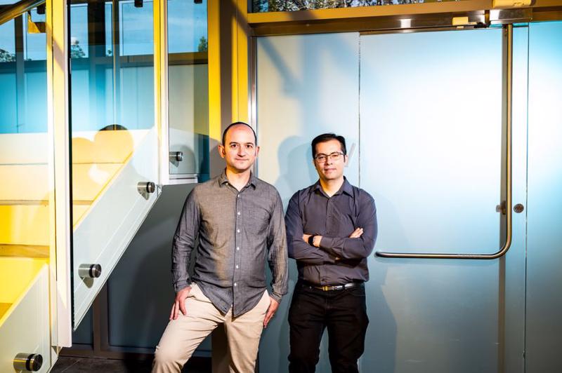 Daniel De Freitas (trái) và Noam Shazeer, những người sáng lập Character.AI 