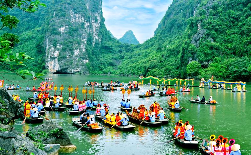 Tourists at the Trang An Festival in northern Ninh Binh province.