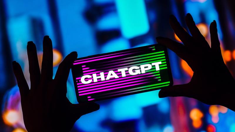 5 tháng sau khi ra mắt, ChatGPT đang gây sốt trên toàn cầu - Ảnh: FT