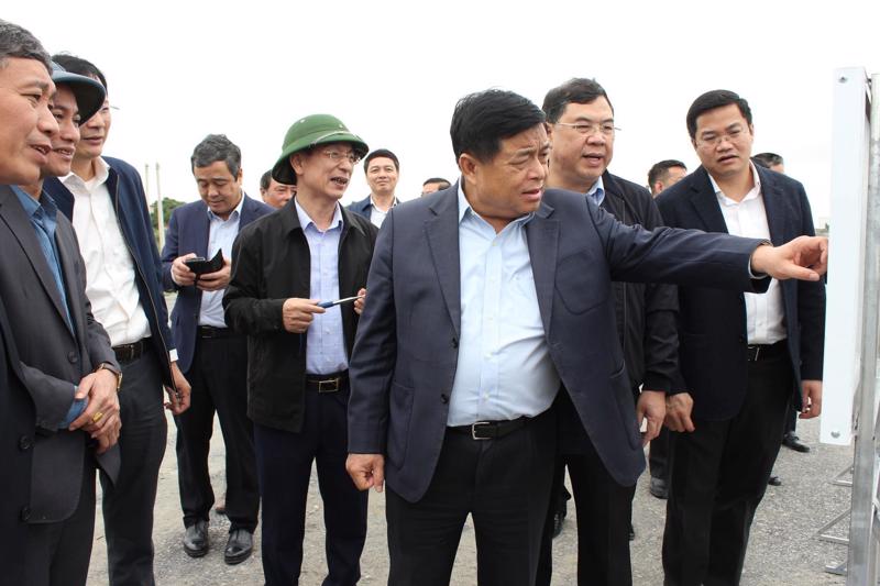 Bộ trưởng Bộ Kế hoạch và Đầu tư Nguyễn Chí Dũng và Đoàn công tác kiểm tra tình hình giải ngân tại các công trình trọng điểm tại Nam Định.