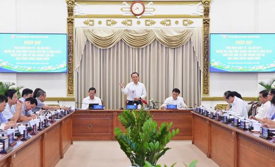 Sáng ngày 1.4, UBND TP Hồ Chí Minh tổ chức phiên họp tình hình kinh tế - xã hội tháng 2 và triển khai nhiệm vụ, giải pháp tháng 3 năm 2023.