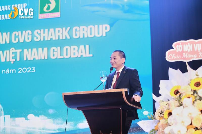 Ông Ngô Minh Tuấn phát biểu tại lễ ra mắt hệ sinh thái tập đoàn CVG Shark Group và kết nối hệ sinh thái CEO Việt Nam Global - Thung lũng khởi nghiệp tại Đắk Lắk.