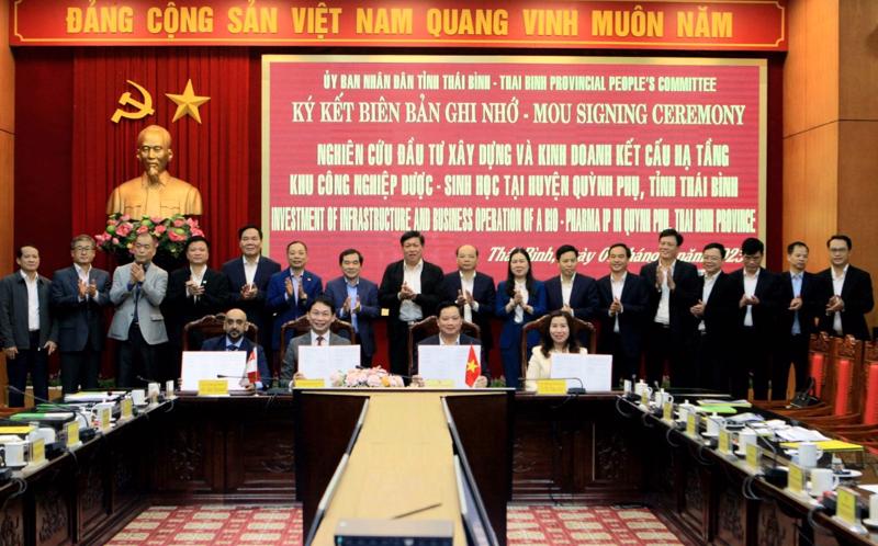 An MoU on developing the bio-pharma industrial park was signed in Thai Binh province on April 1. Source: Thai Binh Television