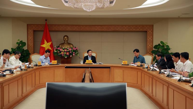 Phó Thủ tướng Trần Hồng Hà chỉ đạo cụ thể hướng tháo gỡ các điểm ngẽn khi thực hiện Đề án 06 (Anh: VGP/Minh Khôi).