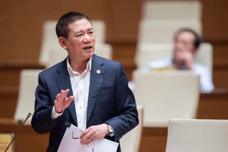  Bộ trưởng Bộ Tài chính Hồ Đức Phớc giải trình làm rõ một số vấn đề đại biểu Quốc hội quan tâm - Ảnh: Quochoi.vn