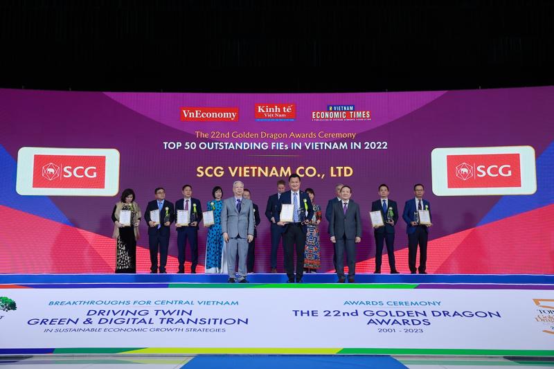 Ông Praween Wirotpan, Tổng giám đốc SCG Việt Nam nhận danh hiệu tại sự kiện.