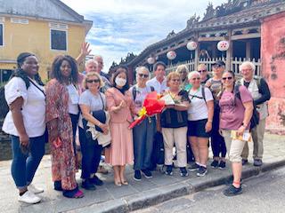 Khách du lịch quốc tế đến tham quan phố cổ Hội An, tỉnh Quảng Nam
