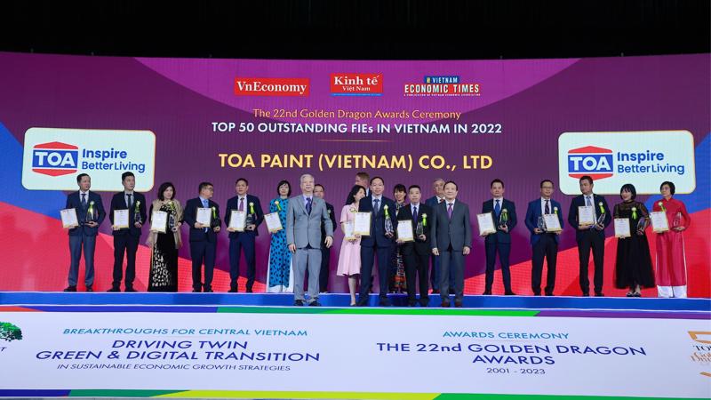 TOA Paint (Vietnam) receives a Golden Dragon Award in the “Premium Products” category.