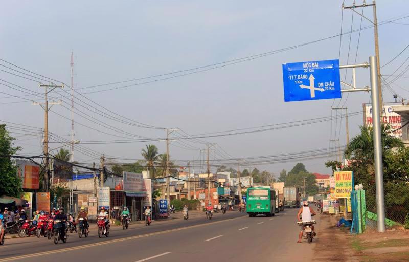 National Highway No. 22 connecting HCMC and Tay Ninh province has deteriorated.