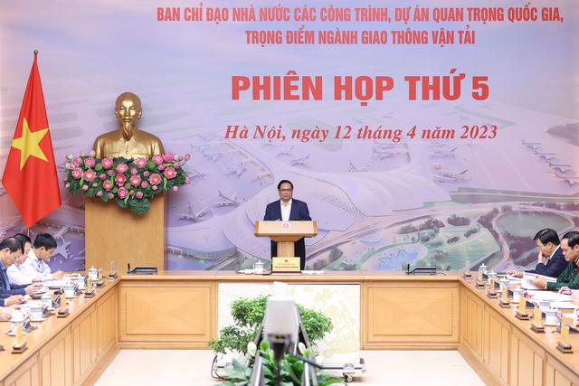 Prime Minister Pham Minh Chinh addressing the meeting. 