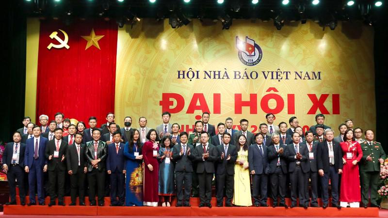 Hội Nhà báo Việt Nam là tổ chức chính trị- xã hội- nghề nghiệp của người làm báo Việt Nam. Hội đặt dưới sự lãnh đạo của Đảng Cộng sản Việt Nam, sự quản lý của Nhà nước, hoạt động theo quy định của pháp luật và Điều lệ Hội.