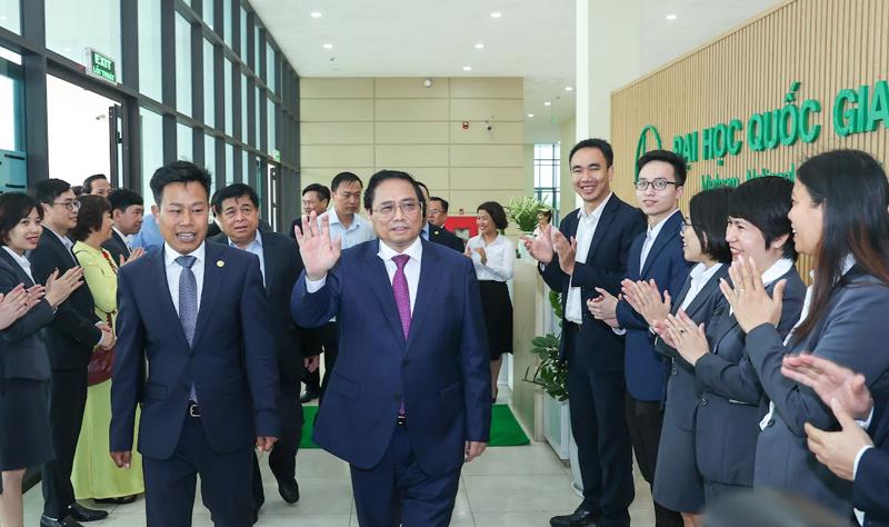 Thủ tướng Phạm Minh Chính tới thăm, làm việc với Đại học Quốc gia Hà Nội - Ảnh: VGP