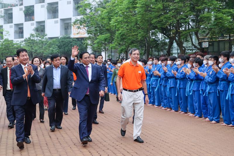 Thủ tướng Chính phủ Phạm Minh Chính thăm và làm việc với trường Đại học FPT và Công ty TNHH Phần mềm FPT - Ảnh: VGP