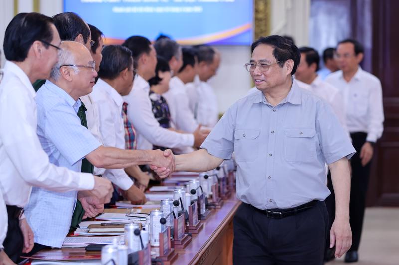 Thủ tướng Phạm Minh Chính làm việc với Ban Thường vụ Thành ủy TP.HCM sáng 16/4 - Ảnh TTXVN