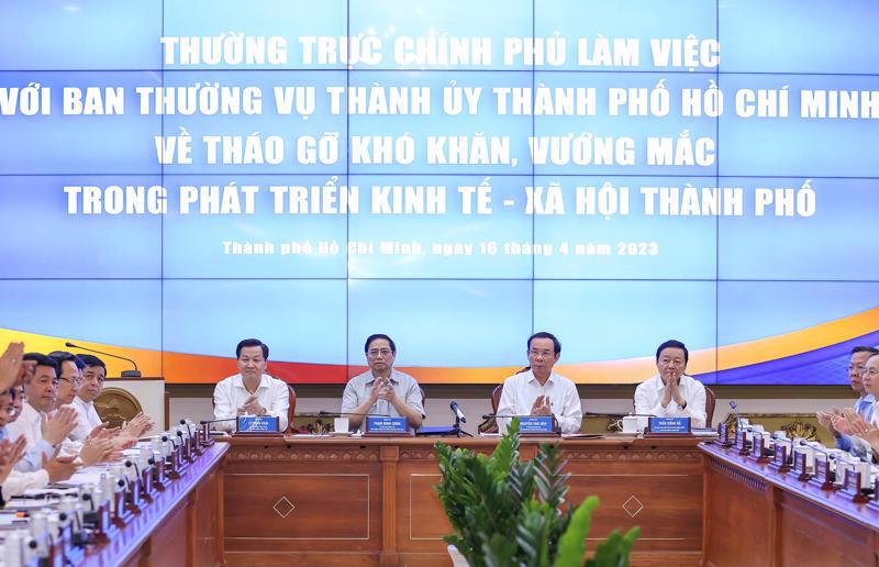 Prime Minister Pham Minh Chinh at a working session with HCMC authorities on April 16. Photo: VNA