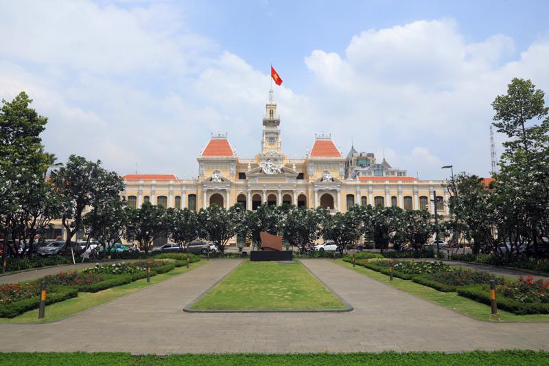 Trụ sở UBND TP.HCM hiện nay từng có tên gọi trong lịch sử là Dinh Xã Tây, rồi Tòa Đô chánh Sài Gòn, với trên 114 năm tuổi.