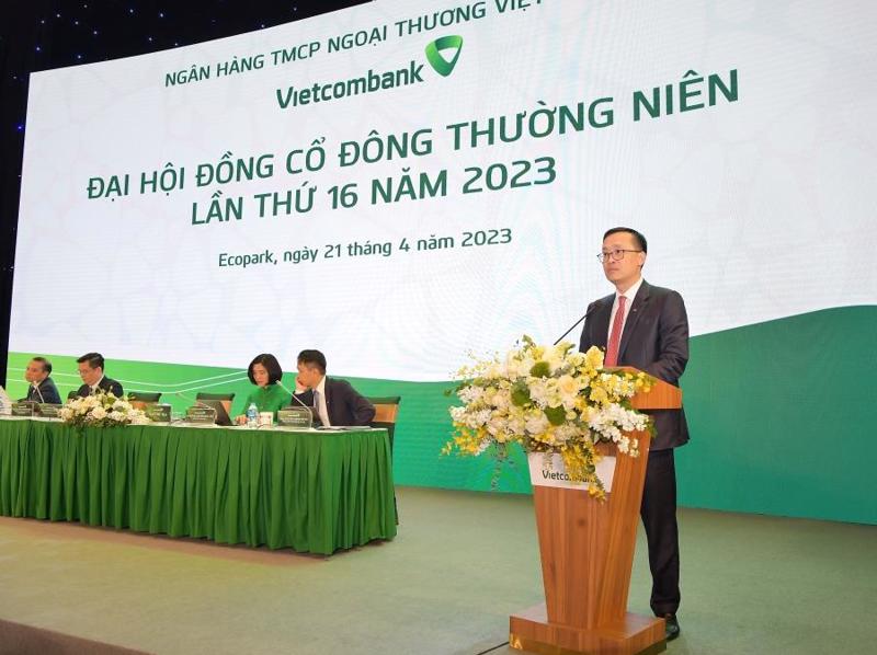 Ông Phạm Quang Dũng, chủ tịch Hội đồng quản trị Ngân hàng TMCP Ngoại thương Việt Nam (Vietcombank) chủ trì đại hội cổ đông.