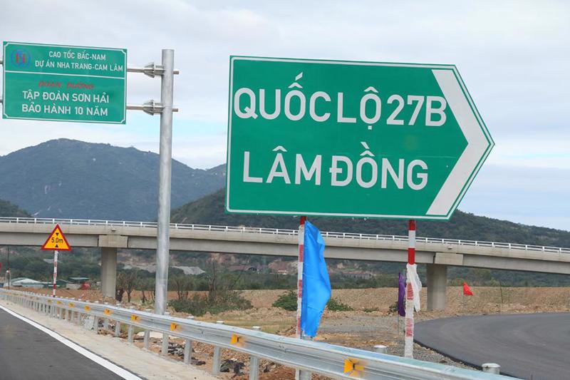 Cao tốc thành phần Vĩnh Hảo - Phan Thiết trễ hẹn trong khi Nha Trang - Cam Lâm về đích sớm 3 tháng.