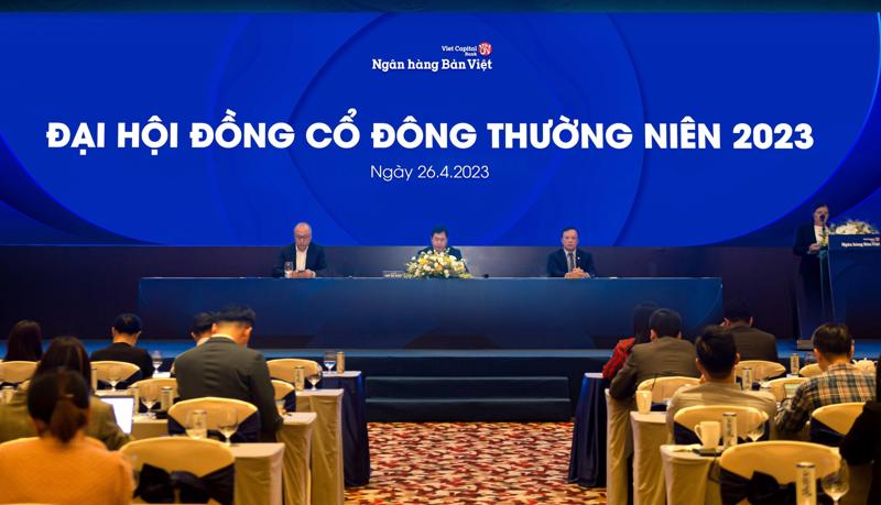 Ngân hàng Bản Việt sẽ chuyển niêm yết từ sàn UPCoM lên HOSE để tạo thêm điều kiện thuận lợi cho việc giao dịch cổ phiếu của cổ đông. 