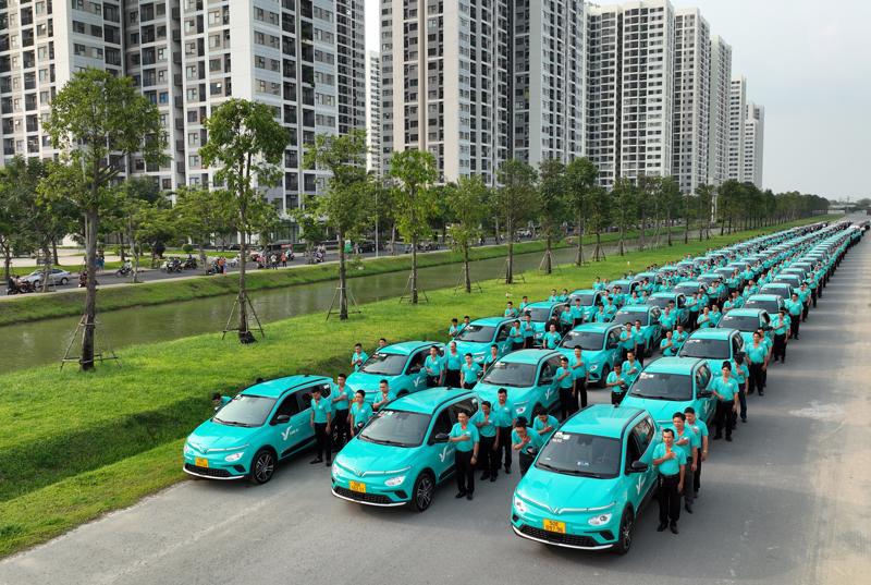 Dàn taxi Xanh SM với màu xanh Cyan đặc trưng đã sẵn sàng phục vụ người dân TP.HCM từ ngày 30/4/2023, mang đến một lựa chọn dịch vụ mới chất lượng hơn trong lĩnh vực giao thông công cộng.