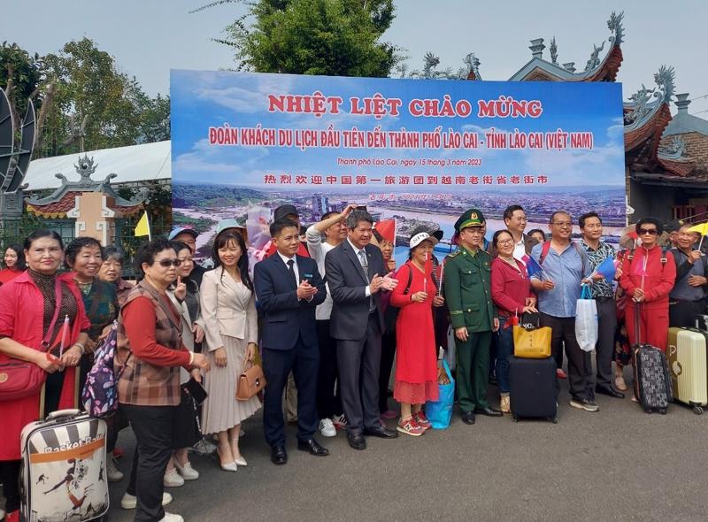 Đoàn khách Trung Quốc đầu tiên quay lại Việt Nam sau hơn 2 năm dịch bệnh 