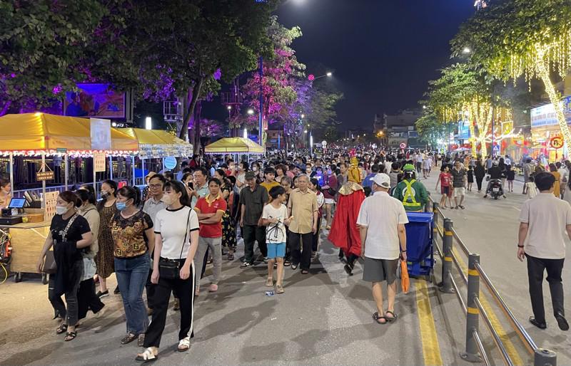 Tuyến phố đi bộ của Hải Dương thu hút đông người dân, du khách 