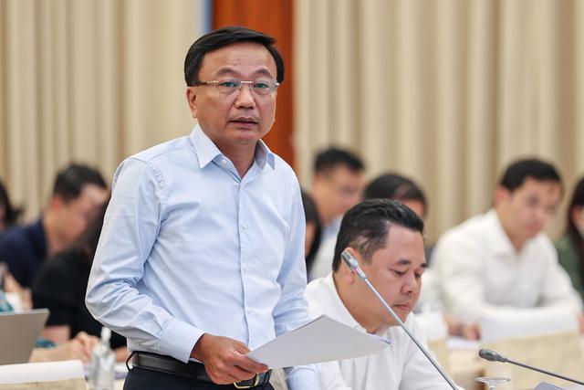 Thứ trưởng Bộ Giao thông vận tải Nguyễn Danh Huy thông tin về việc sân bay Long Thành chậm tiến độ. Ảnh - VGP. 
