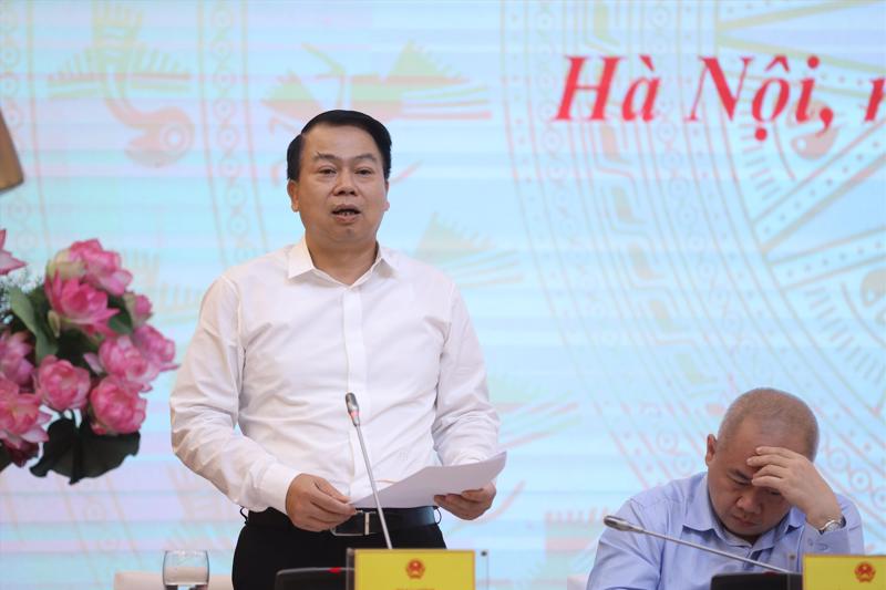 Thứ trưởng Bộ Tài chính Nguyễn Đức Chi thông tin về vấn đề thuế tối thiểu toàn cầu. Ảnh - VGP. 
