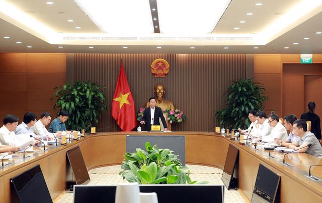 Phó Thủ tướng Trần Hồng Hà chủ trì buổi họp với các bộ, ngành về tình hình thực hiện Đề án 06 chiều 8/5. (Ảnh: VGP/Minh Khôi).