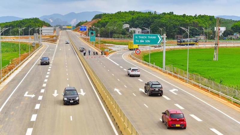Cao tốc Bắc - Nam đoạn Mai Sơn - Quốc lộ 45 dài 63,37km đi qua hai tỉnh Ninh Bình và Thanh Hóa và được khánh thành.