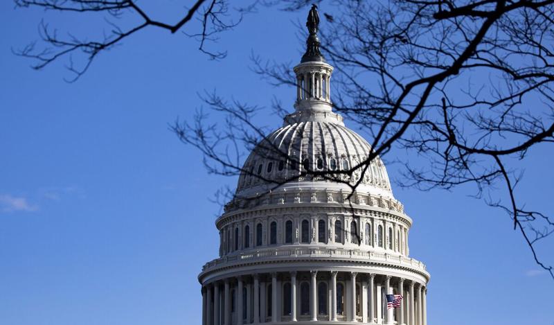 Nóc toà nhà Quốc hội Mỹ trên đồi Capitol Hill ở Washington DC - Ảnh: Bloomberg.