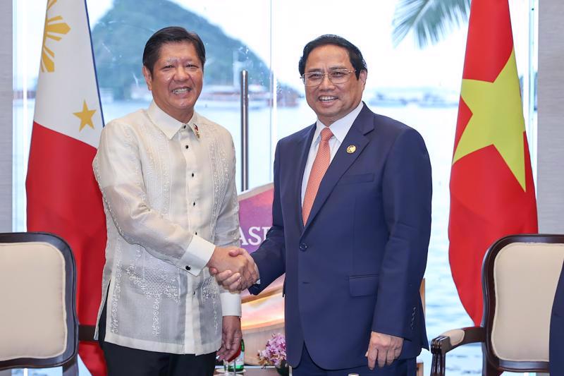 Prime Minister Pham Minh Chinh meets President Ferdinand Romualdez Marcos Jr. in Indonesia on May 10.