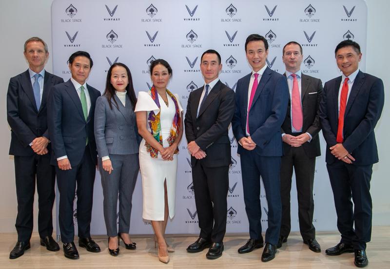 Ms. Thuy Le, Global CEO of VinFast (in white), with representatives from Black Spade Acquisition. Photo: VinFast