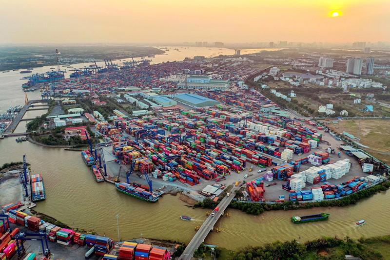 Cảng Cát Lái (Q.2, TP.HCM) hiện là cảng container có lợi nhuận và quy mô hàng đầu Việt Nam, đồng thời lọt vào top 21 Cảng hàng đầu thế giới. 