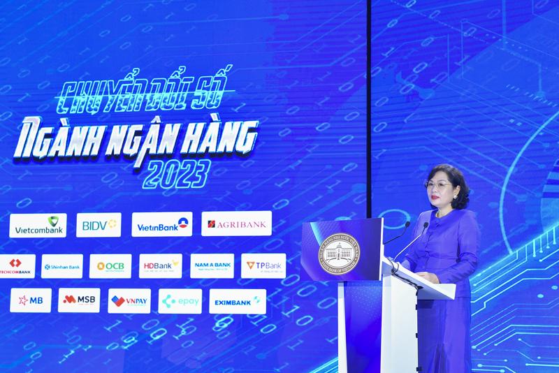 Thống đốc Ngân hàng Nhà nước Nguyễn Thị Hồng phát biểu tại sự kiện. 