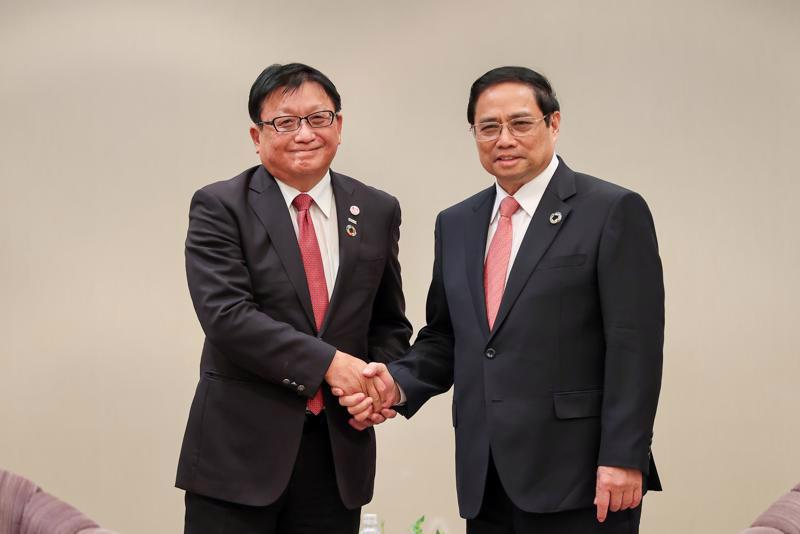 Prime Minister Pham Minh Chinh receives CEO of the Sojitz Corporation Fujimoto Masayoshi. Photo: VGP