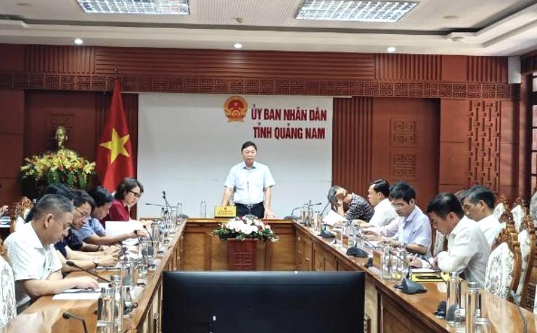 Chủ tịch UBND tỉnh Quảng Nam Lê Trí Thanh phát biểu tại phiên họp đầu tiên của Tổ Công tác đặc biệt.