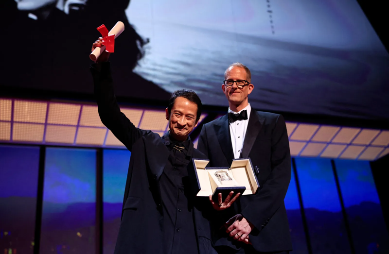 Trần Anh Hùng nhận giải Đạo diễn xuất sắc tại Cannes 2023. Ảnh: Festival de Cannes