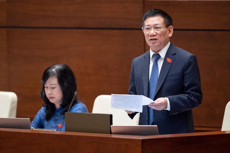 Bộ trưởng Bộ Tài chính Hồ Đức Phớc phát biểu tại hội trường chiều 29/5 - Ảnh: Quochoi.vn