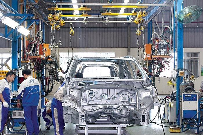 Bộ trưởng Bộ Tài chính cho biết Chính phủ đồng thuận với kiến nghị giảm 50% lệ phí trước bạ sản xuất ô tô trong nước.