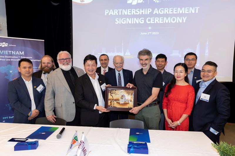 A ceremony to renew the FPT - Mila partnership agreement took place within the Canada-Vietnam AI Summit. Source: FPT