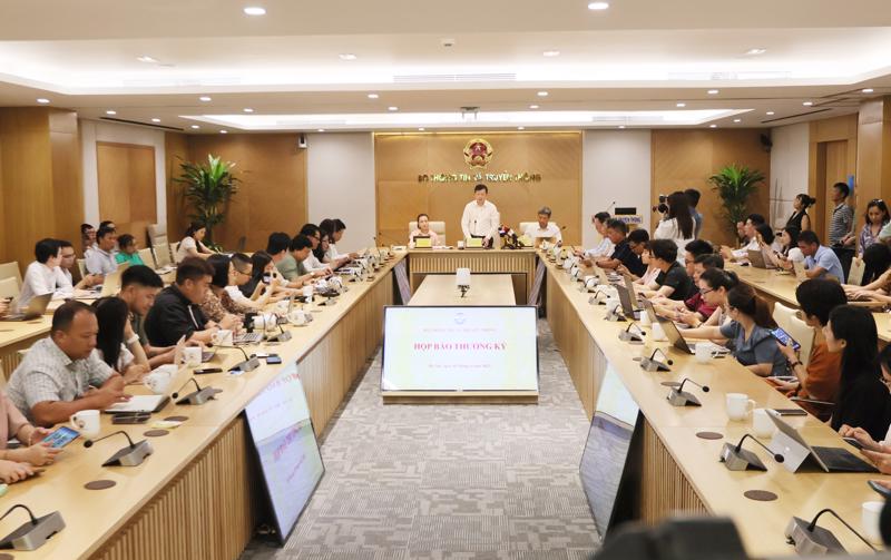 Thứ trưởng Nguyễn Thanh Lâm chủ trì buổi họp báo thường kỳ Bộ Thông tin và Truyền thông chiều ngày 5/6/2023.