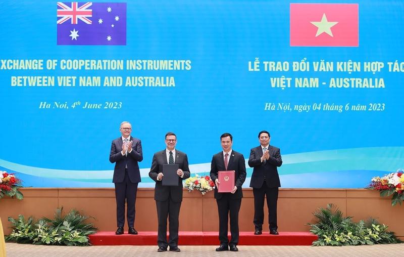 Thủ tướng Phạm Minh Chính và Thủ tướng Australia Anthony Albanese chứng kiến Lễ trao đổi văn kiện hợp tác giữa Bộ Khoa học và Công nghệ Việt Nam và Bộ Ngoại giao và Thương mại Australia về hợp tác khoa học, công nghệ và đổi mới sáng tạo.
